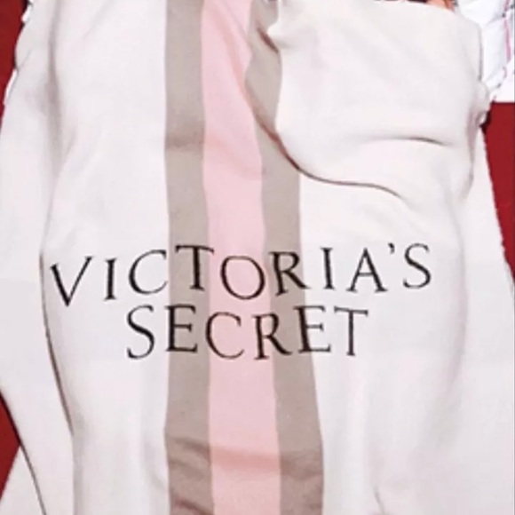 Victoria's secret throw Blanket 40x60 - Picture 2 of 4